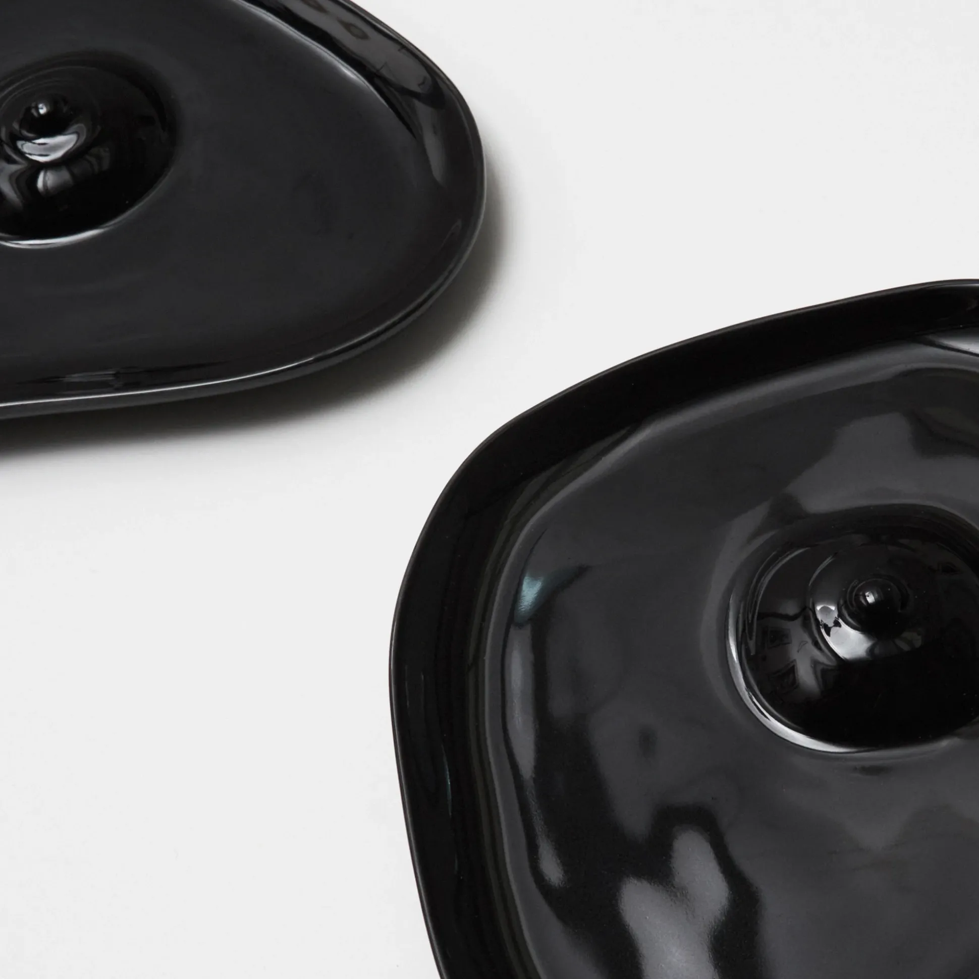 Tatas Plates (High-Shine Black)