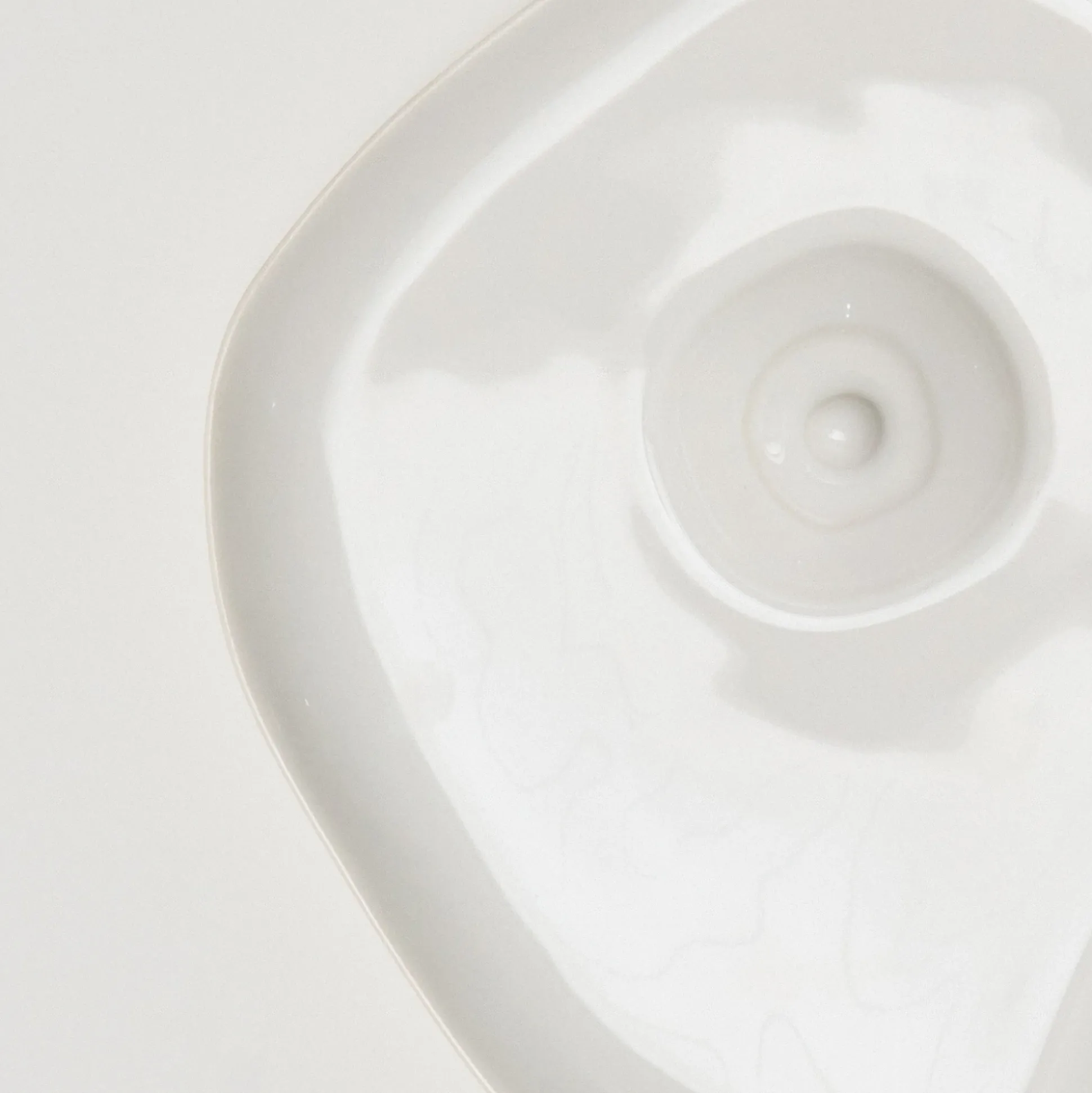 Tatas Plates (High-Shine White)